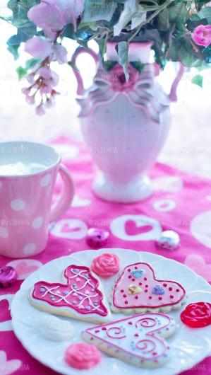 [高清手机壁纸]高清粉色的心形甜食壁纸图片